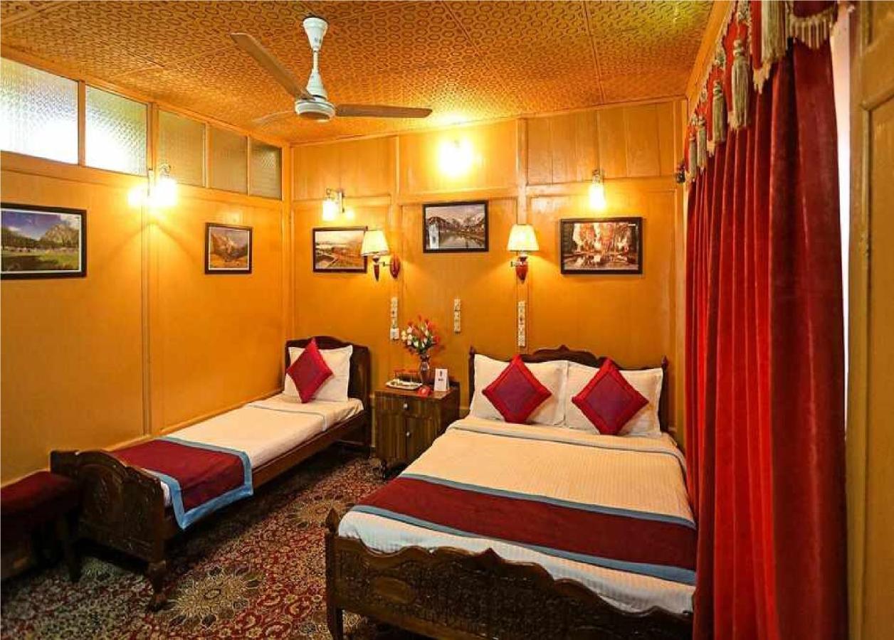 Calm Holiday Inn Srīnagar Extérieur photo