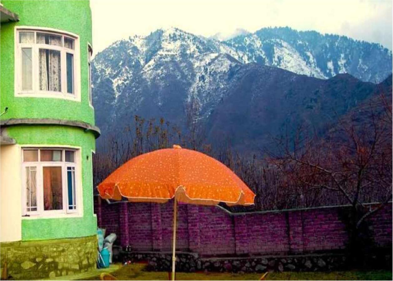 Calm Holiday Inn Srīnagar Extérieur photo