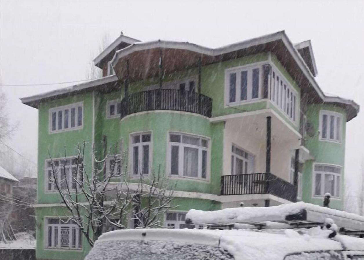 Calm Holiday Inn Srīnagar Extérieur photo